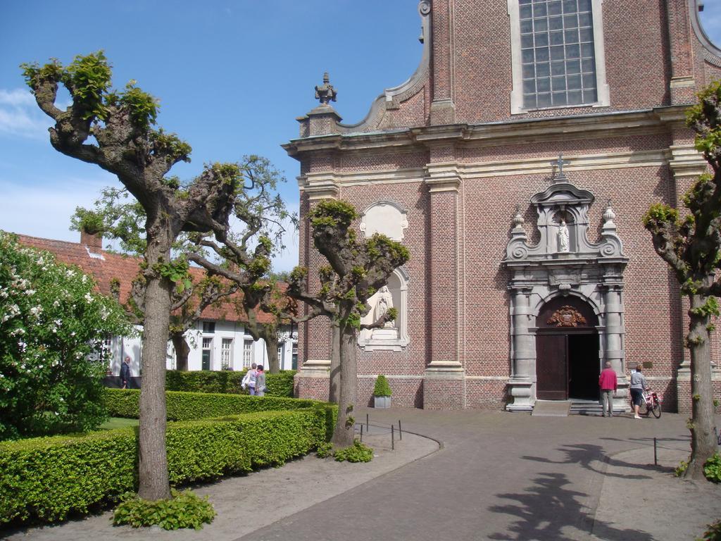 B&B De Grote Plaats Hoogstraten Bagian luar foto